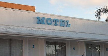 Broad Shore Motel - Lightning Ridge Tourism 0