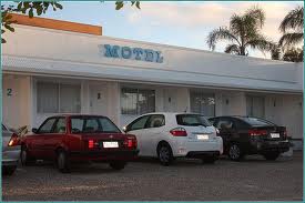 Broad Shore Motel - Lightning Ridge Tourism 1