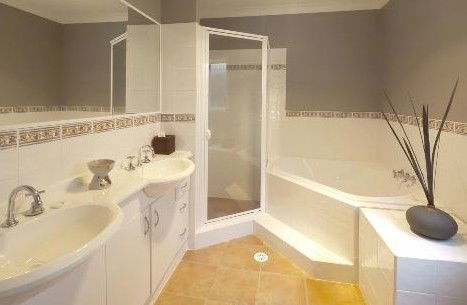 Avon Lodge Bribie Island - Lightning Ridge Tourism 2