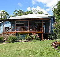 Blue House Family Accommodation - Lightning Ridge Tourism