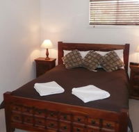 Beachside Holiday Units - Lightning Ridge Tourism