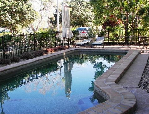 Champagne Apartments - Lightning Ridge Tourism 1