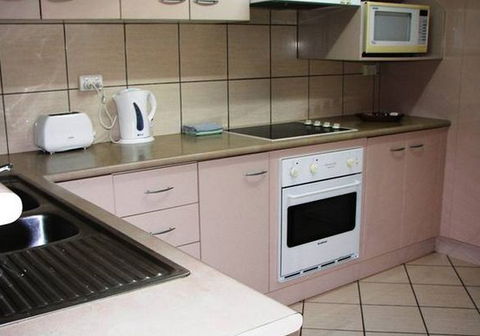 Champagne Apartments - Lightning Ridge Tourism 2