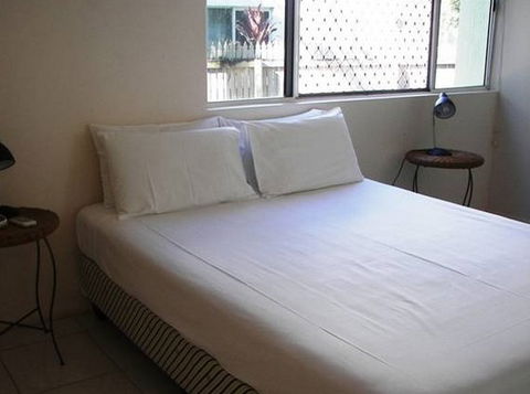 Champagne Apartments - Lightning Ridge Tourism 3