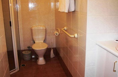 Champagne Apartments - Lightning Ridge Tourism 4