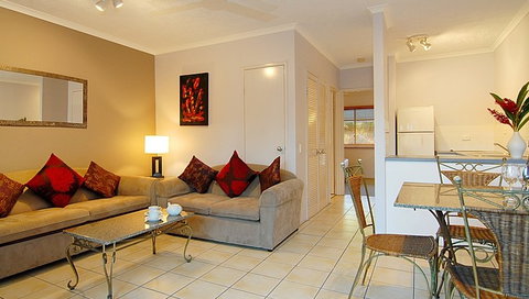 Australis Cairns Beach Resort - Lightning Ridge Tourism 2