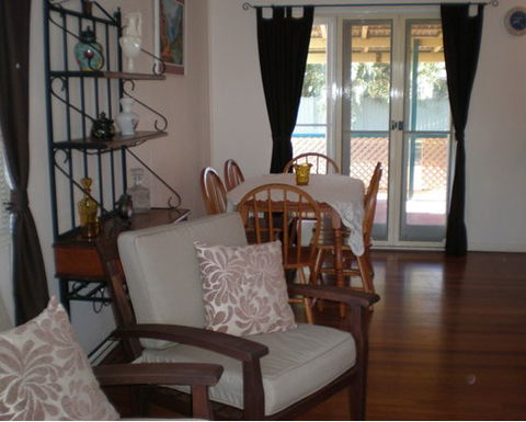 Dalby Homestyle Accommodation - Lightning Ridge Tourism 1