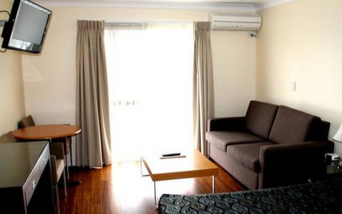 Centenary Motor Inn - Lightning Ridge Tourism 0