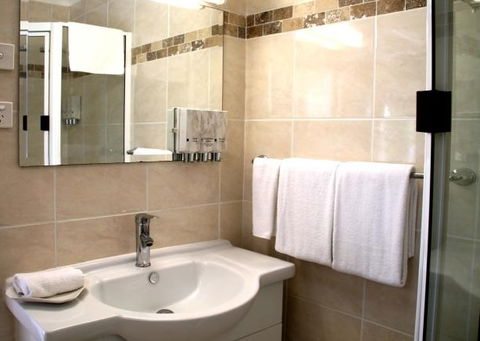 Centenary Motor Inn - Lightning Ridge Tourism 2
