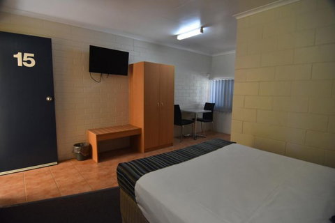 Billabong Motor Inn - Lightning Ridge Tourism 3