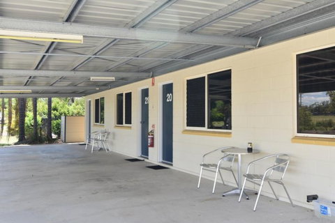 Billabong Motor Inn - Lightning Ridge Tourism 13