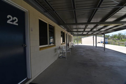 Billabong Motor Inn - Lightning Ridge Tourism 6