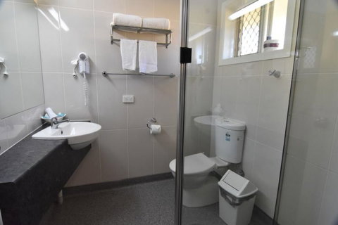 Billabong Motor Inn - Lightning Ridge Tourism 18