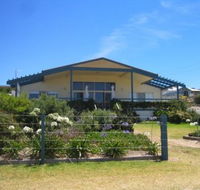 Emu Bay Lodge - Lightning Ridge Tourism