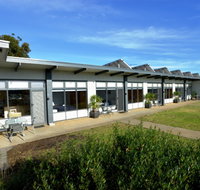Coastal Breeze Units 1 to 5 - Lightning Ridge Tourism