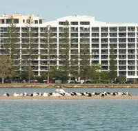 Ramada Resort Golden Beach - Lightning Ridge Tourism
