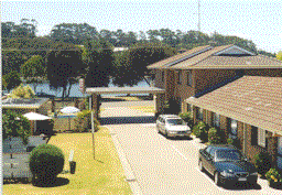 Hybiscus Lodge Motel  Holiday Apartments - Lightning Ridge Tourism
