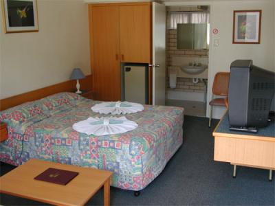 Tropical Gateway Motor Inn - Lightning Ridge Tourism 0