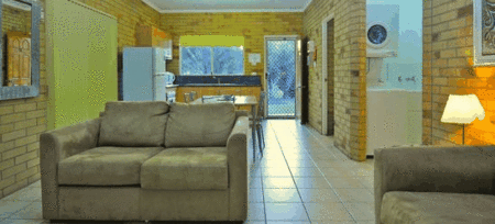 Agnes Palms Beachside Apartments - Lightning Ridge Tourism 1
