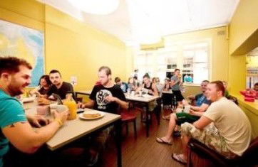 Maze Backpackers And Cb Hotel - Lightning Ridge Tourism 2