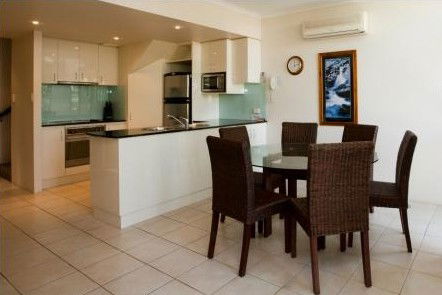 A Tropical Nite - Lightning Ridge Tourism 2