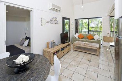 Julians Apartments - Lightning Ridge Tourism 1