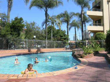 Grangewood Court Holiday Apartments - Lightning Ridge Tourism