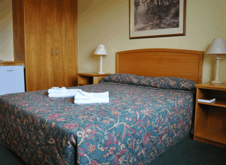 Meadowbrook Hotel - Lightning Ridge Tourism
