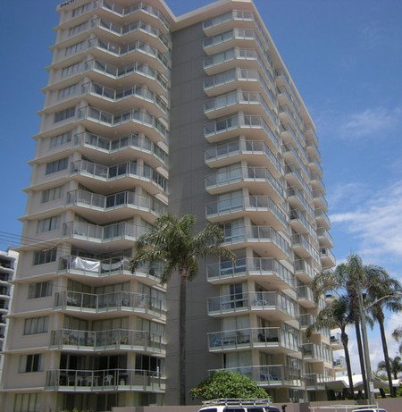 Pacific Regis Beachfront Apartments - Lightning Ridge Tourism 1