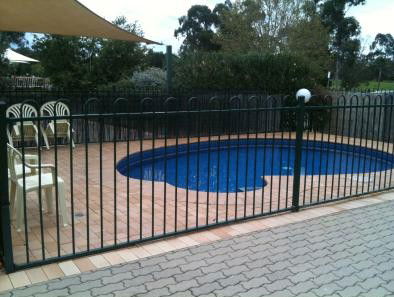 Golden Guitar Motor Inn - Lightning Ridge Tourism 0