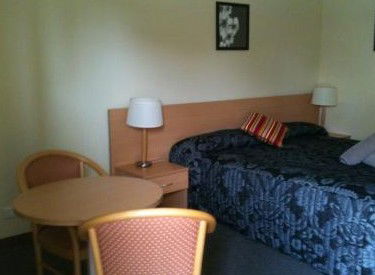 Golden Guitar Motor Inn - Lightning Ridge Tourism 2