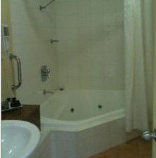 Golden Guitar Motor Inn - Lightning Ridge Tourism 4