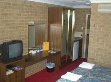Tamworth Motor Inn - Lightning Ridge Tourism 2