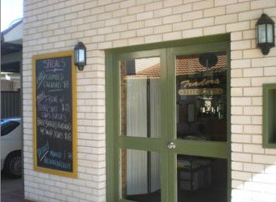 Tamworth Motor Inn - Lightning Ridge Tourism 3