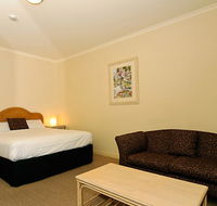 Quality Hotel Tiffins on the Park - Lightning Ridge Tourism
