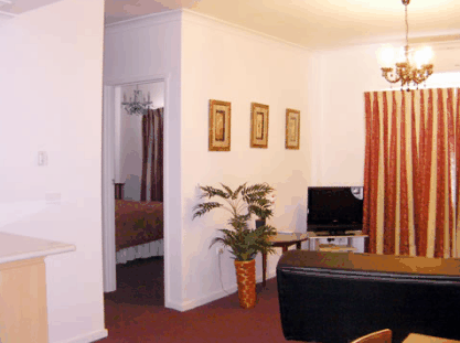 The Commodore Motor Inn - Lightning Ridge Tourism 1