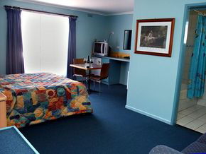 Central Motel Port Fairy - Lightning Ridge Tourism 1
