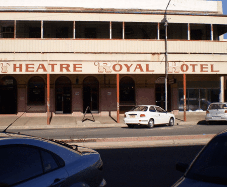 Theatre Royal Hotel - Lightning Ridge Tourism
