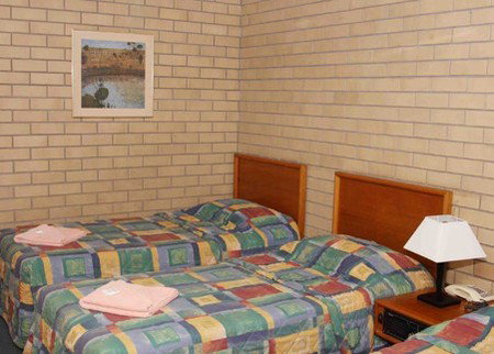 Gunsynd Motor Inn - Lightning Ridge Tourism 0