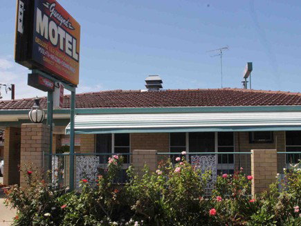 Gunsynd Motor Inn - Lightning Ridge Tourism 1