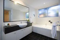Myconos Resort - Lightning Ridge Tourism 0