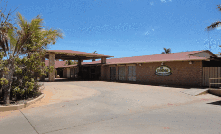 The Lodge Motel - Lightning Ridge Tourism 1