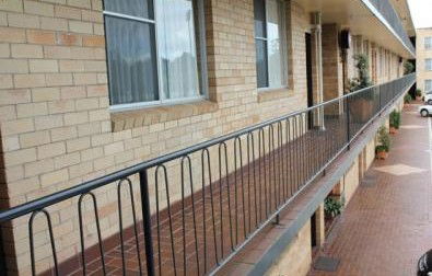 AZA Motel - Lightning Ridge Tourism 0