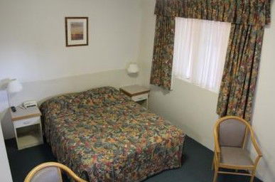 AZA Motel - Lightning Ridge Tourism 1