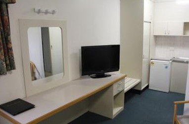 AZA Motel - Lightning Ridge Tourism 3
