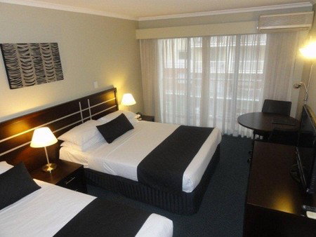 Riverside Hotel South Bank - Lightning Ridge Tourism 0
