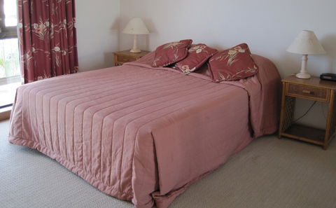 Beach Palms Holiday Apartments - Lightning Ridge Tourism 3