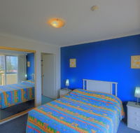 Surfers Beachside Holiday Apartments - Lightning Ridge Tourism