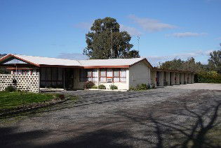 The Castle Creek Motel - Lightning Ridge Tourism 0