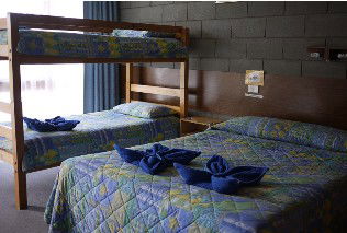 The Castle Creek Motel - Lightning Ridge Tourism 2